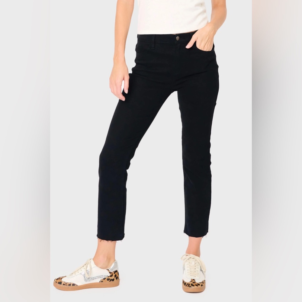Gibsonlook Essential Mini-Flare Leg Denim With Raw Hem Size 30 Black